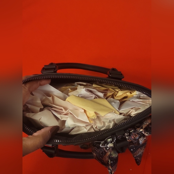 Aldo Black Embossed Handbag – Elegance Meets Sophistication - Picture 9 of 9